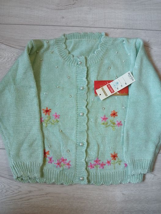 Кофточка на девочку 3-4 года новая