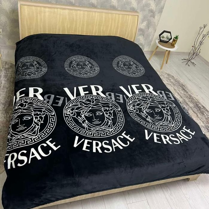 Пледи бренди велюрові