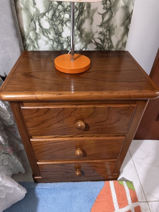 Duas comodas de madeira