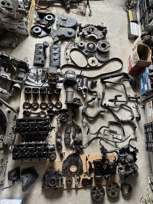 Насос масляний,піддон. Audi A6 c5 2.5tdi. ролік грм,шків,помпа,клапан