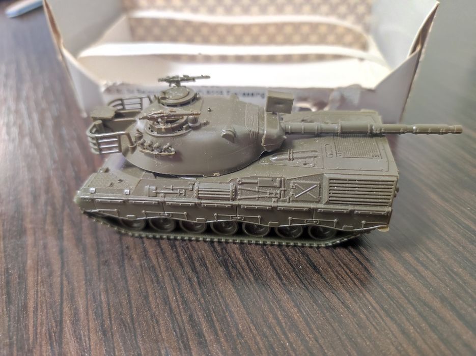 Leopard 256 roco minitanks HO №256