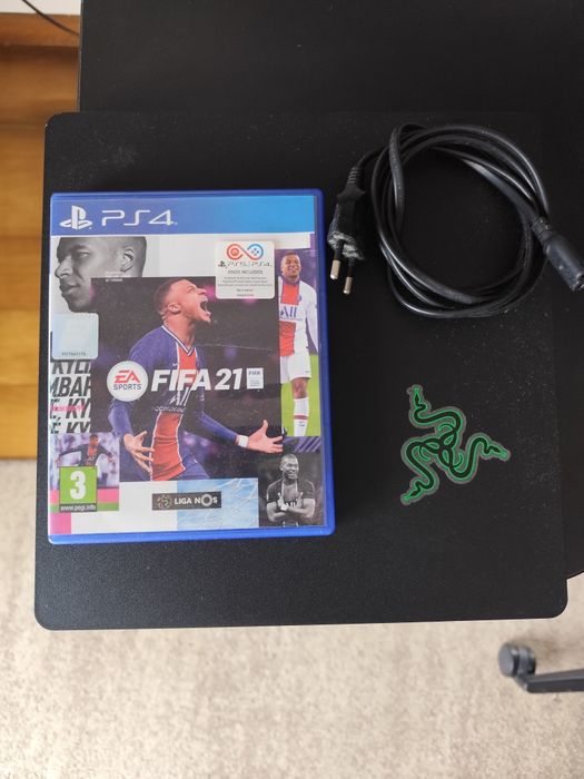 PS4 em perfeito estado de conservação