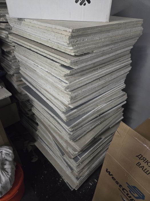 Плити армстронг 600×600 білі, сірі.
