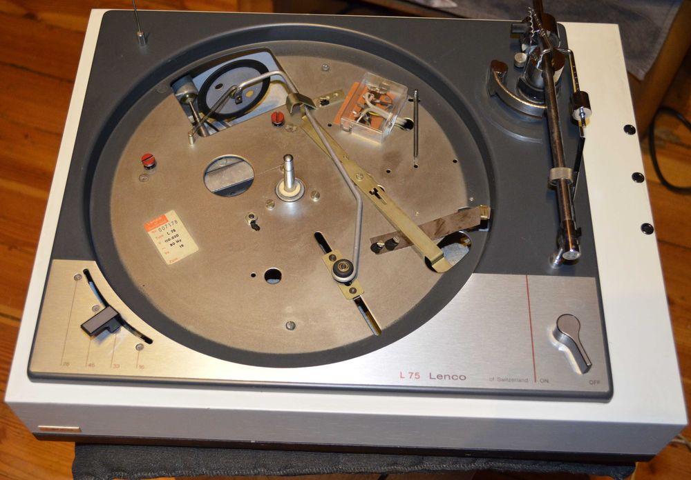 Lenco L 75 Klasyczny gramofon z napędem bezpośrednim