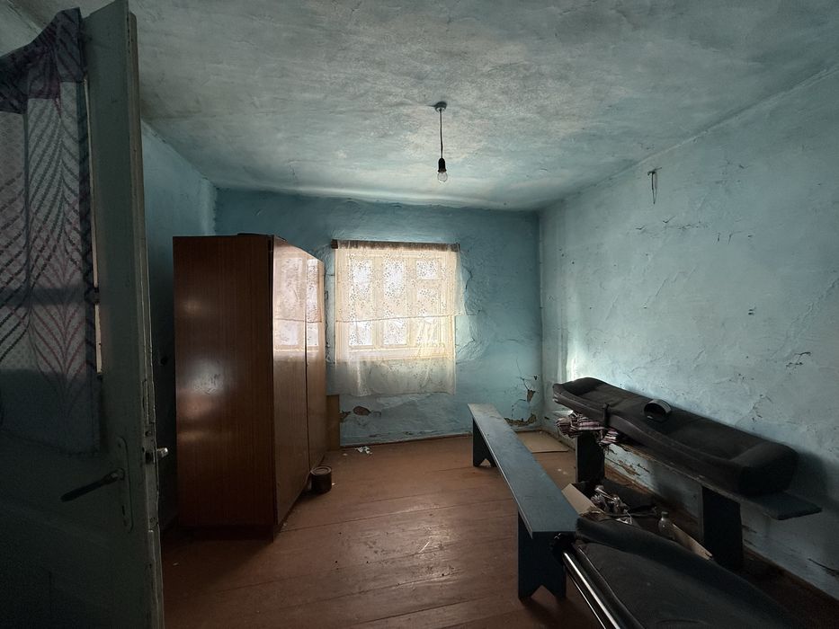 Продається будинок та 10 соток у с. Верхній Студений у карпатах