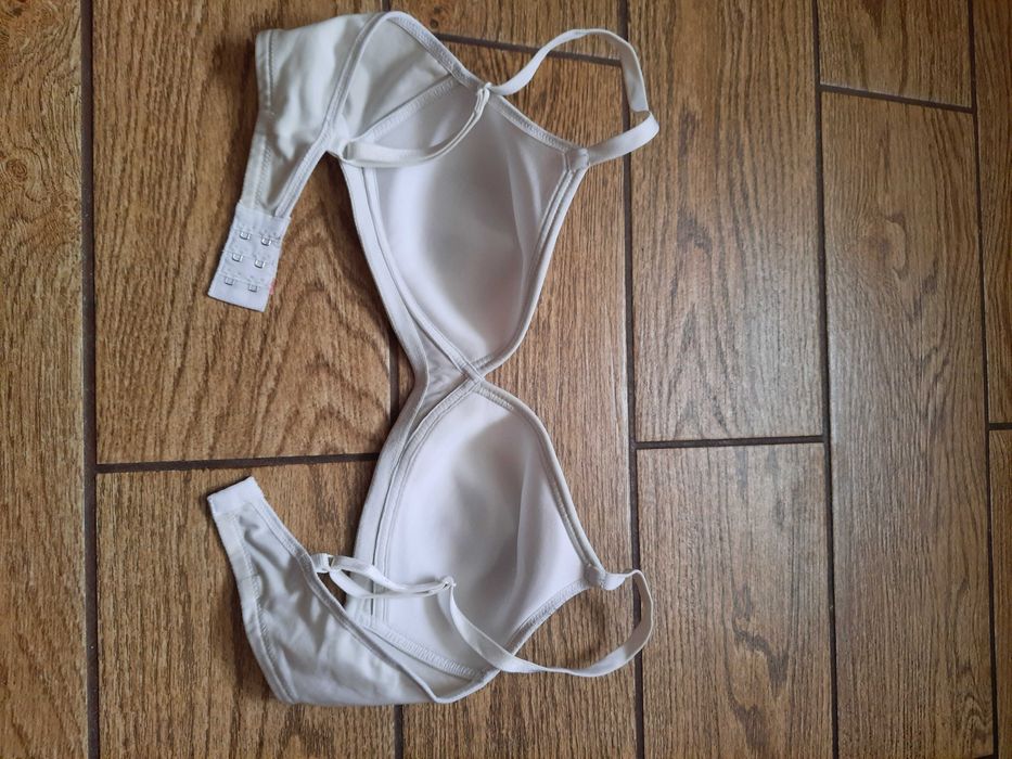 Kremowy biustonosz Triumph Soft Sensation P r. 80 B