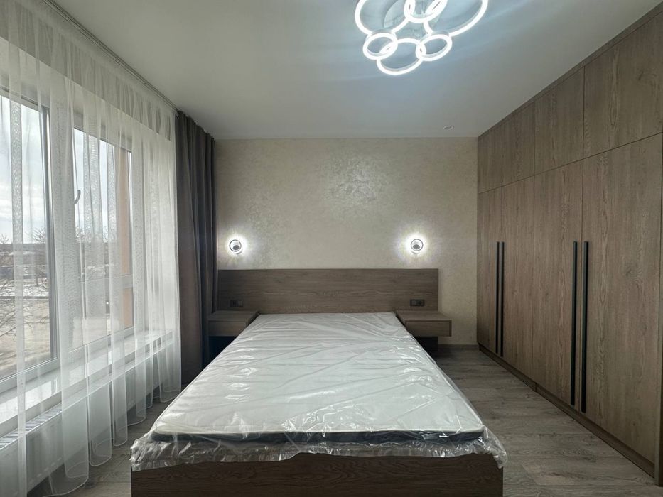 Продам  1-кімнатну  квартиру 44 м2 з ремонтом. вигляд на каштани.  м. Рівне ЖК «Статус»