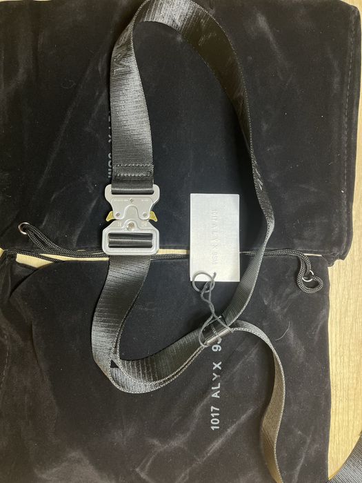 Ремінь ALYX 1017 | НА РУКАХ