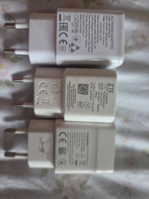 Продам адаптер питания оригинал..