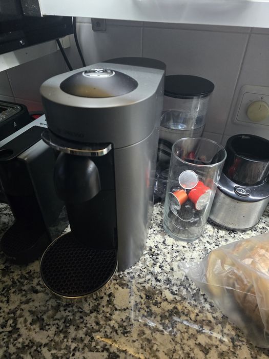Máquina de café Vertuo Plus Nespresso