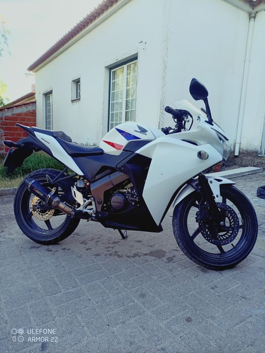 Vendo  ou troco CBR 125 R. 2014