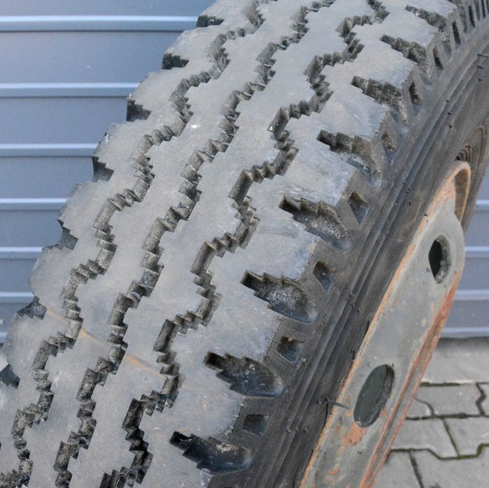 Opona Tyrex CRG 8.25 R20 z felgą