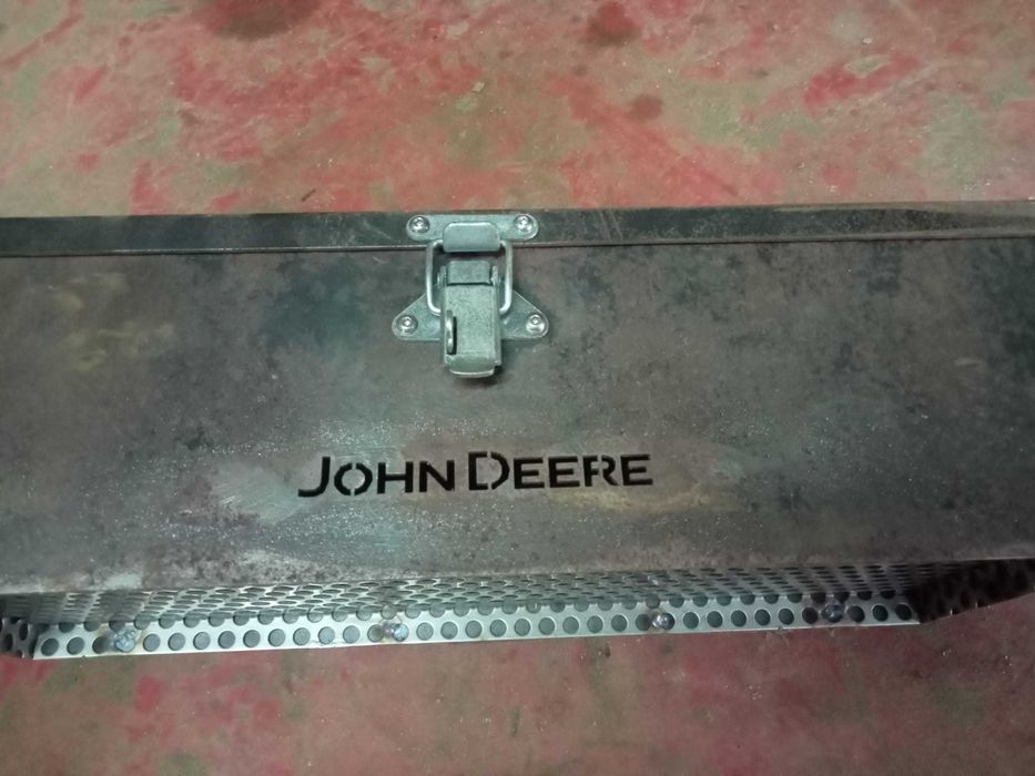 Caixa de ferramentas John Deere
