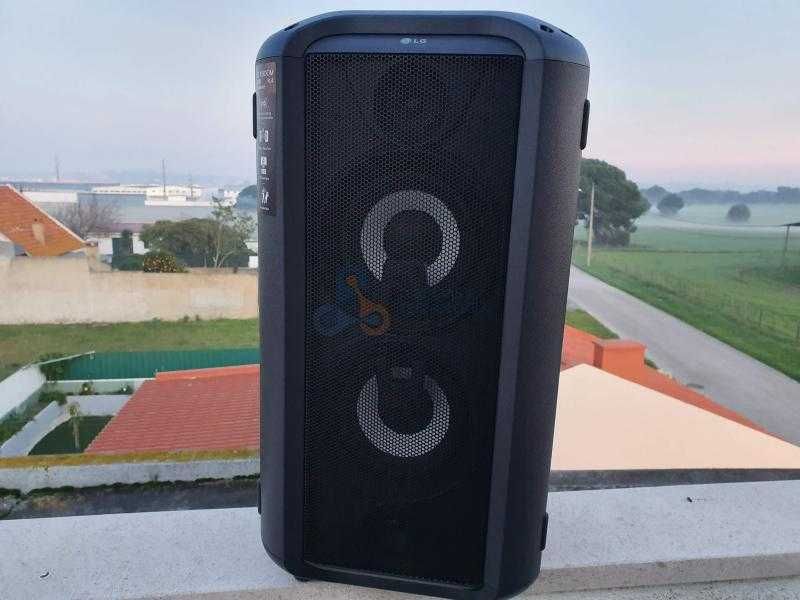 Colunas LG XBOOM Potentes em estado novas
