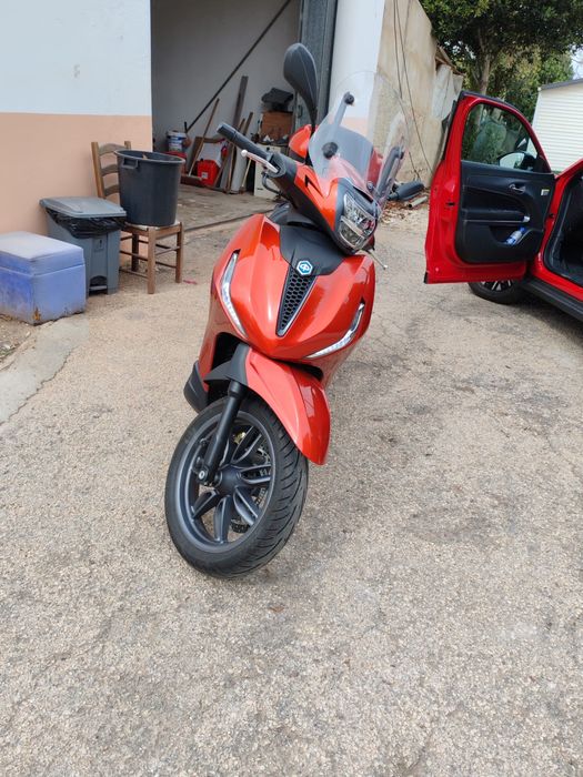 Piaggio bavetly 400 s