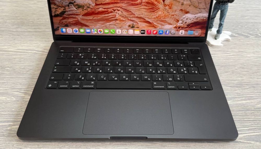 MacBook Pro 14  M4 / RAM 24 / SSD 1 TB / GPU 10 / CPU 10 / Space Black / 2024 / MDM