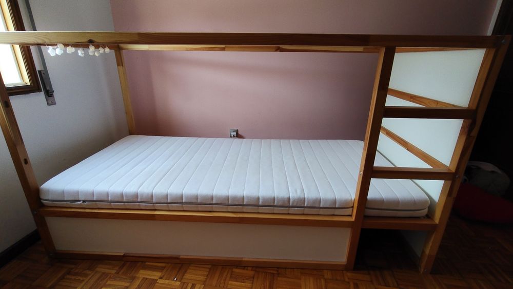 Cama IKEA Kura + colchão