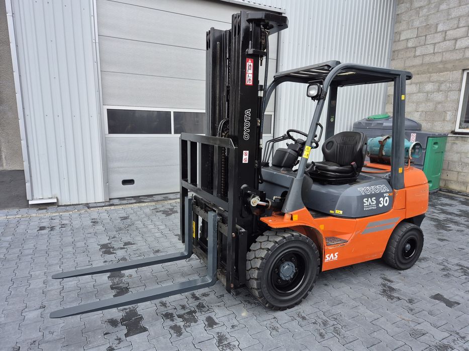 Wózek widłowy TOYOTA 7FGF30, triplex, przesuw, GAZ