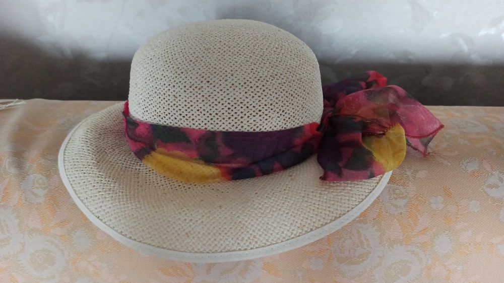 Kapelusz siateczkowy plażowy z kokardą 52