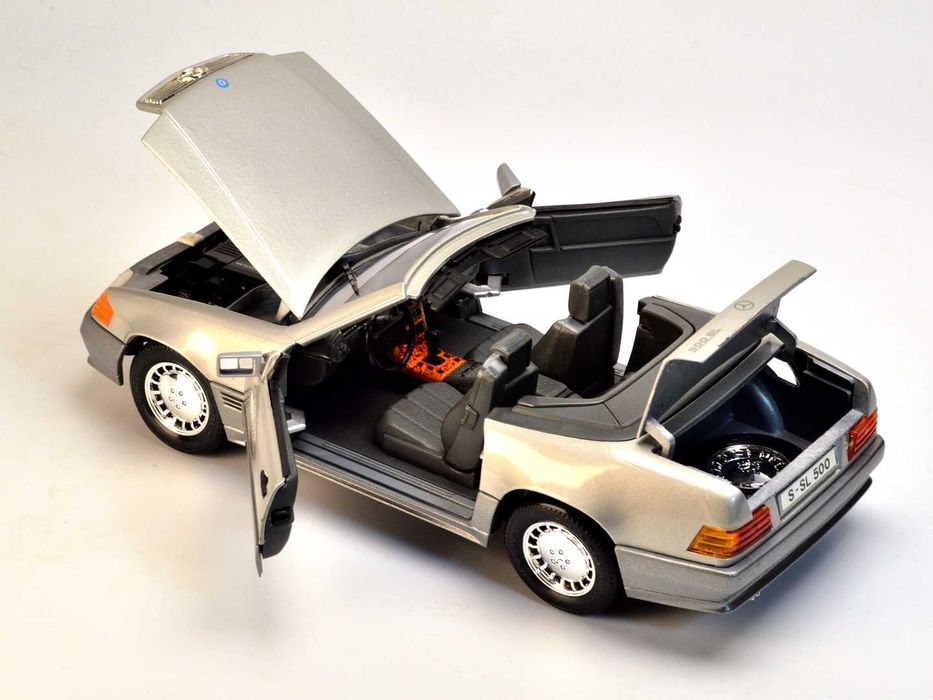 Модель автомобіля Master Toy Mercedes-Benz 500SL, (1:18), сріблястий