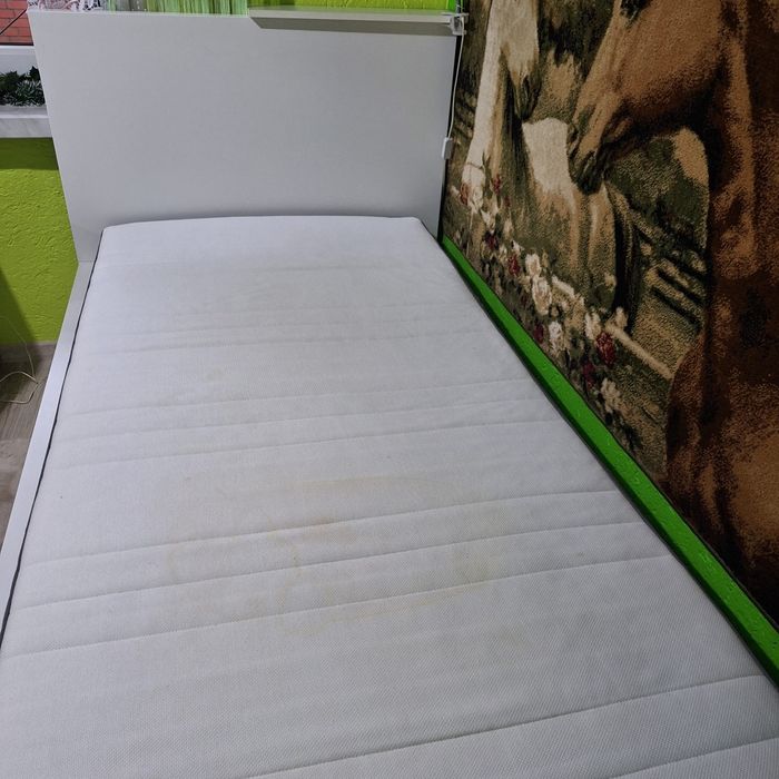 Łóżko z  materacem