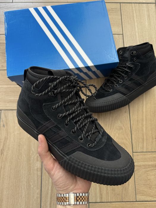 Nowe Wysokie Zamszowe Buty Męskie Adidas Akando Czarne Wiosenne 42