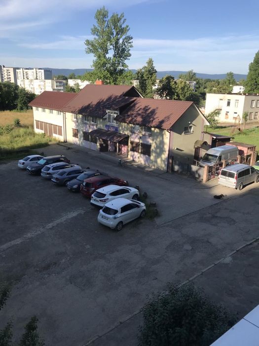 Продається комерційне приміщення з ремонтом