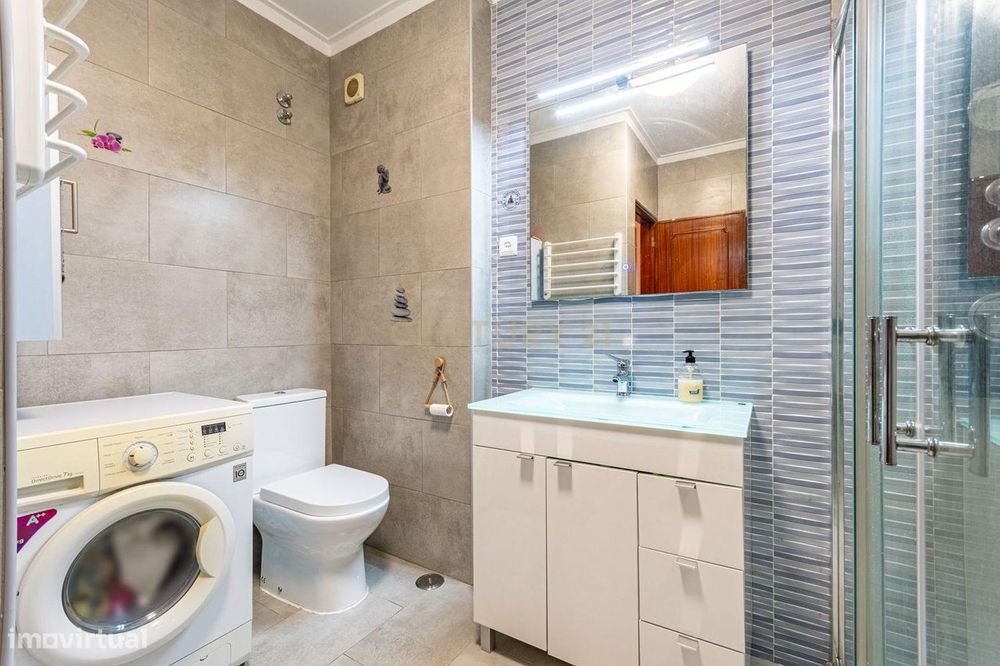 Apartamento T2 com elevador e varandas, em Algueirão-Mem Martins, Sint