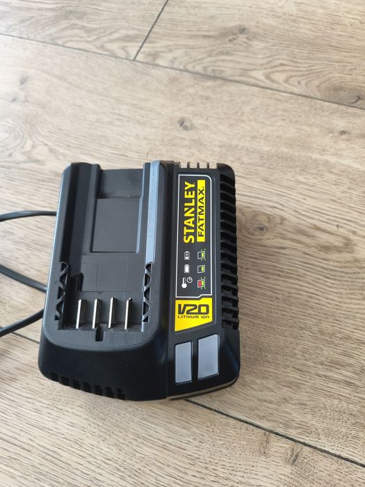 Oryginalna Szybka ładowarka Stanley FatMax 18V 4A SERIA V20 SFMCB14, n