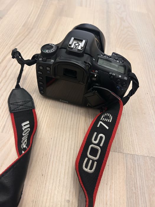 Canon 7D із обʼєктивом tamron 17-50