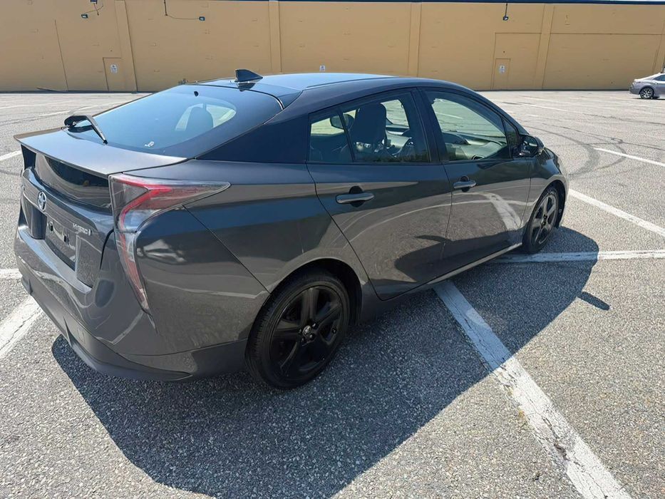 Toyota Prius      2016