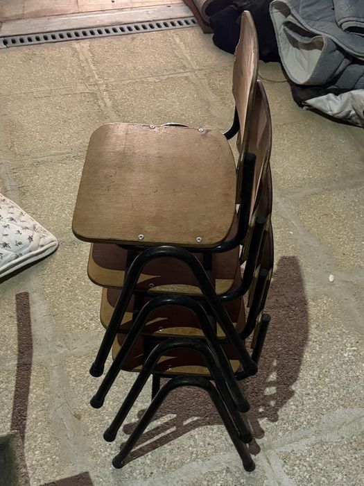 Conjunto 4 cadeiras de escola antigas - mobília antiga