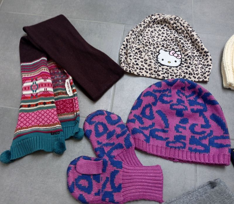 Firmowe jesienne zimowe rozm.110-134.Czapka ob.52cm,szalik,rękawiczki.