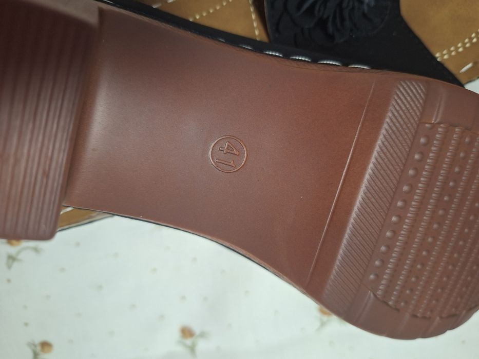Damskie klapki czarne, wkładka 26cm