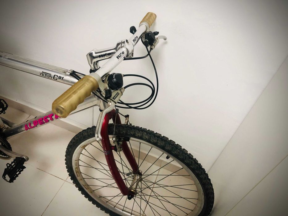 Bicicleta BTT c material Shimano