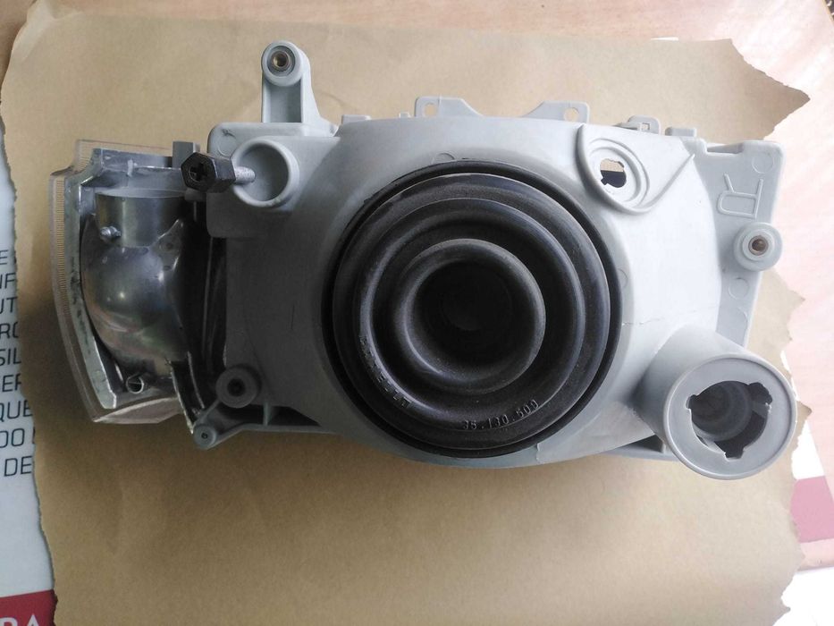 Farol Direito Lancia Y10 Novo