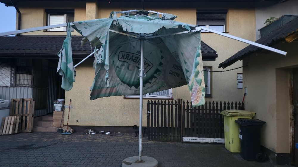 Sprzedam stelaż do parasola duży plus podstawa betonowa