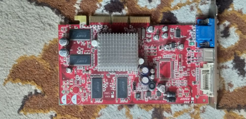 Karta graficzna ati radeon 9200le 128mb 8x retro