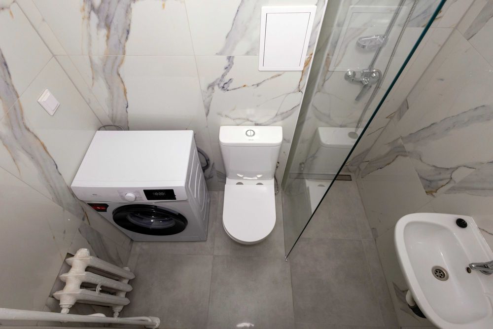 2 pokoje z balkonem , umeblowane , Al. Niepodległości 168