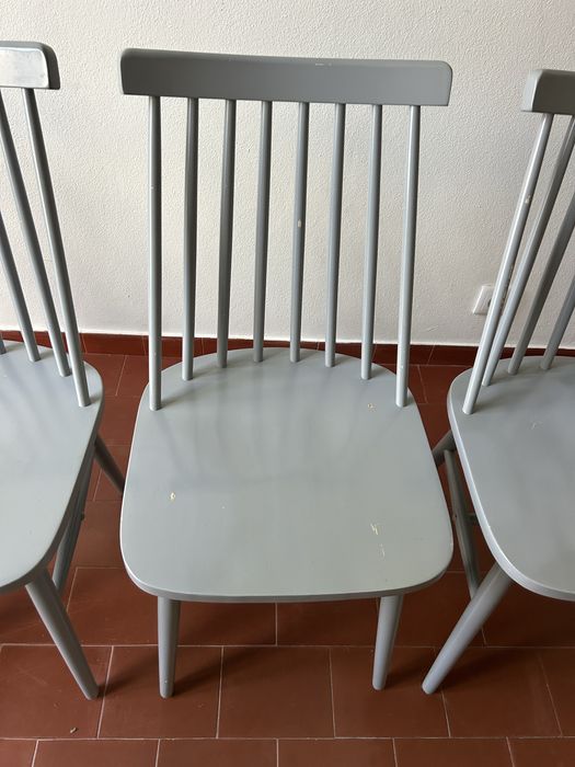 Cadeiras de sala de jantar cinzentas