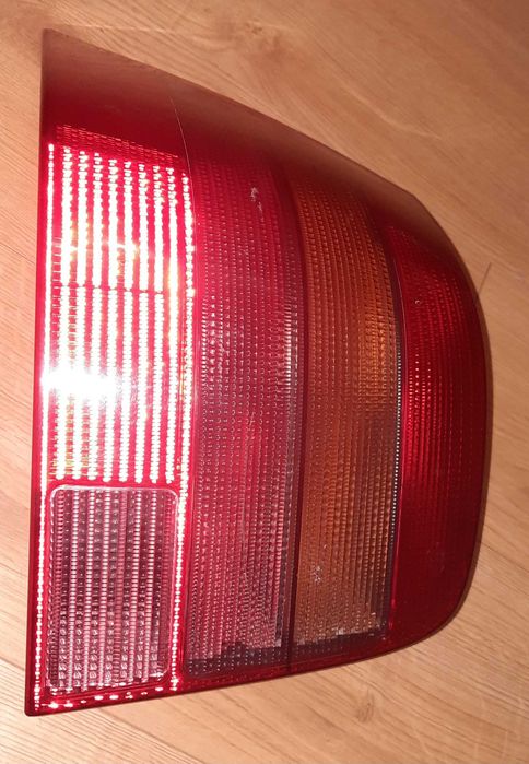 Lampa lewa tyl golf IV