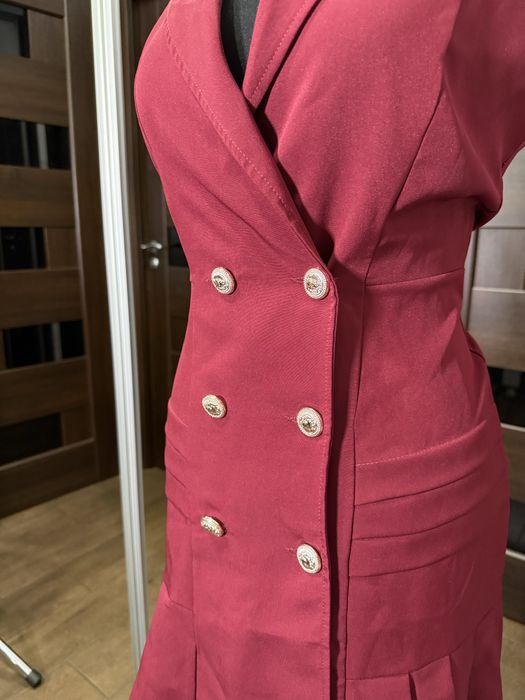 Червона бордова сукня