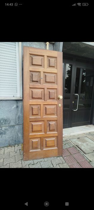 Porta de entrada com aduela