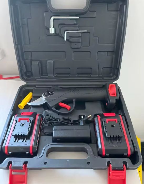 Tesoura de poda a bateria