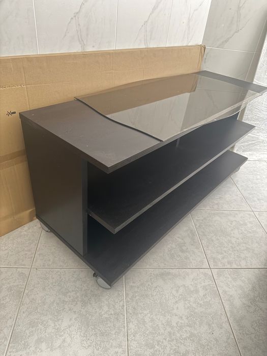 Móvel aparador com rodas