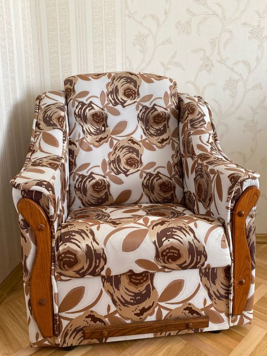 Мʼякі крісла і стільчики