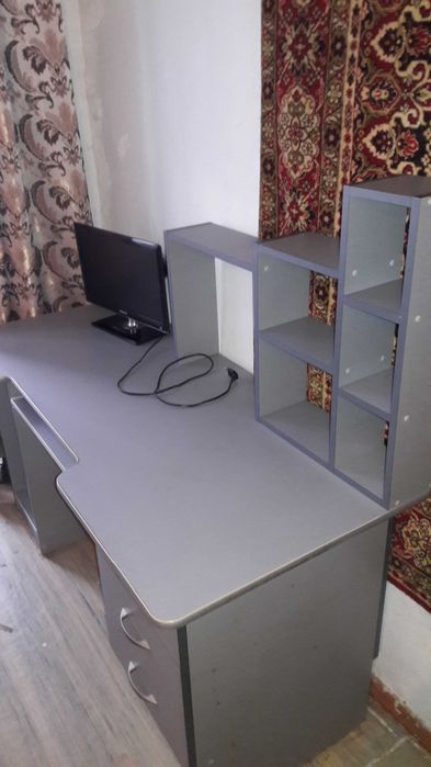 Продаю компьютерный столик