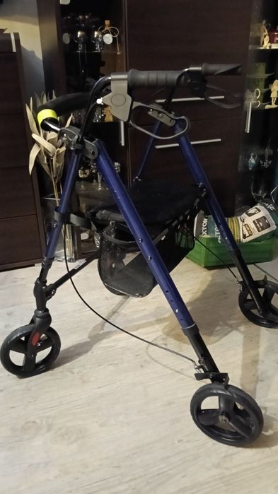 Chodzik ortopedycznych z siedziskiem niebieski