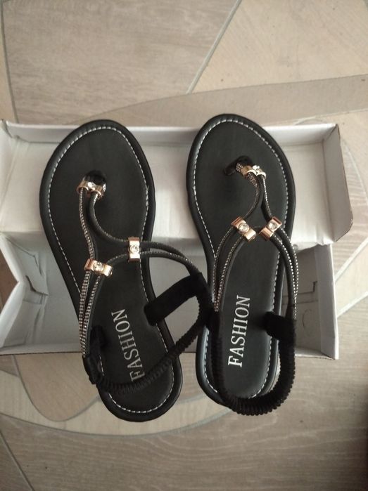 Босоножки женские