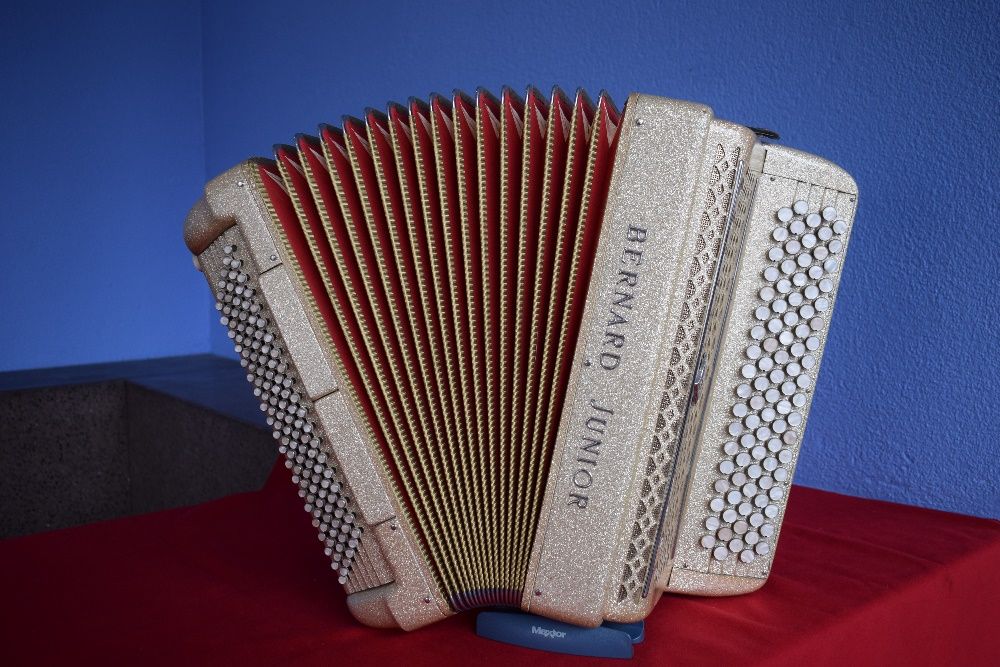 Acordeao Bernard junior Paolo Soprani 4 voz, N 135
